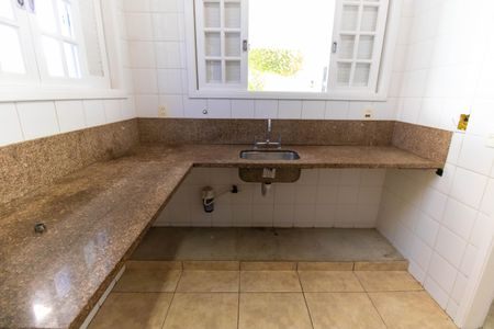 Casa à venda com 380m², 5 quartos e 3 vagas Casa à venda com 380m², 5 quartos e 3 vagasCozinha