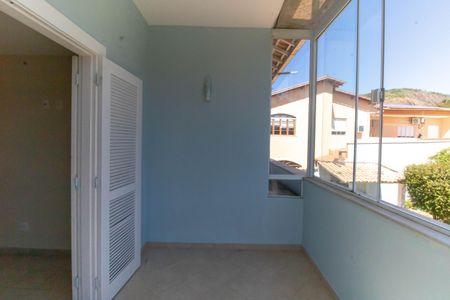 Casa à venda com 380m², 5 quartos e 3 vagas Casa à venda com 380m², 5 quartos e 3 vagasVaranda da Suíte 5