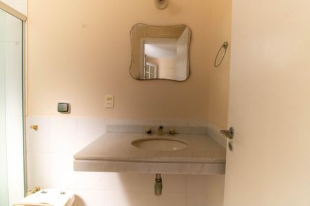 Casa à venda com 380m², 5 quartos e 3 vagas Casa à venda com 380m², 5 quartos e 3 vagasBanheiro da Suíte 1