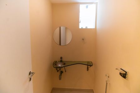 Casa à venda com 380m², 5 quartos e 3 vagas Casa à venda com 380m², 5 quartos e 3 vagasLavabo