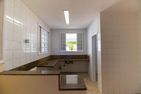 Casa à venda com 380m², 5 quartos e 3 vagas Casa à venda com 380m², 5 quartos e 3 vagasCozinha