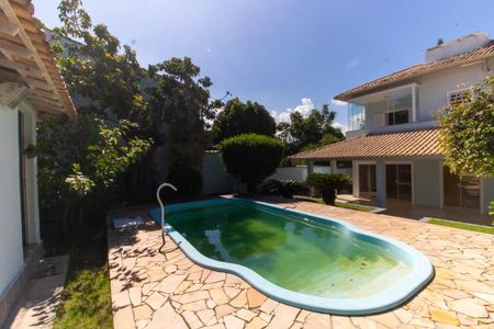 Casa à venda com 380m², 5 quartos e 3 vagas Casa à venda com 380m², 5 quartos e 3 vagasÁrea externa