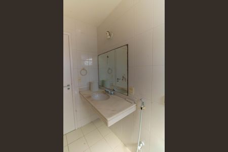 Casa à venda com 380m², 5 quartos e 3 vagas Casa à venda com 380m², 5 quartos e 3 vagasBanheiro da Suíte 2