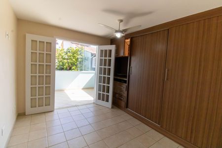 Casa à venda com 380m², 5 quartos e 3 vagas Casa à venda com 380m², 5 quartos e 3 vagasSuíte 5