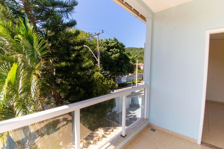 Casa à venda com 380m², 5 quartos e 3 vagas Casa à venda com 380m², 5 quartos e 3 vagasVaranda da Suíte 2