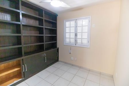 Casa à venda com 380m², 5 quartos e 3 vagas Casa à venda com 380m², 5 quartos e 3 vagasQuarto