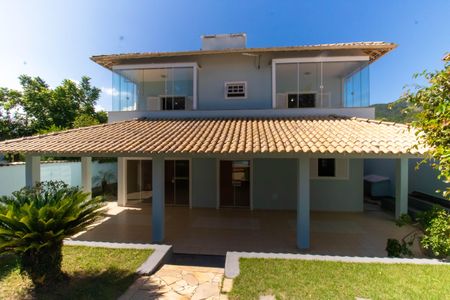 Casa à venda com 380m², 5 quartos e 3 vagas Casa à venda com 380m², 5 quartos e 3 vagasFachada