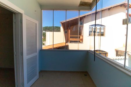 Casa à venda com 380m², 5 quartos e 3 vagas Casa à venda com 380m², 5 quartos e 3 vagasVaranda da Suíte 4