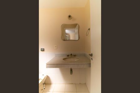 Casa à venda com 380m², 5 quartos e 3 vagas Casa à venda com 380m², 5 quartos e 3 vagasBanheiro da Suíte 1