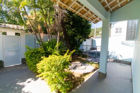 Casa à venda com 380m², 5 quartos e 3 vagas Casa à venda com 380m², 5 quartos e 3 vagasÁrea externa