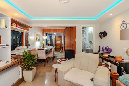 Casa à venda com 78m², 2 quartos e 1 vagaSala