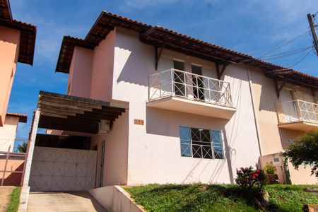 Casa de condomínio à venda com 110m², 3 quartos e 2 vagas Casa de condomínio à venda com 110m², 3 quartos e 2 vagasFachada