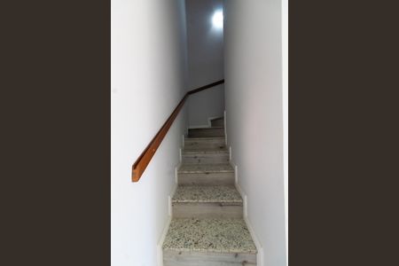 Casa de condomínio à venda com 110m², 3 quartos e 2 vagas Casa de condomínio à venda com 110m², 3 quartos e 2 vagasEscada