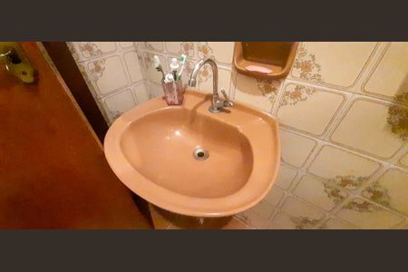 Casa à venda com 180m², 5 quartos e 1 vagaCasa 1 - Banheiro debaixo