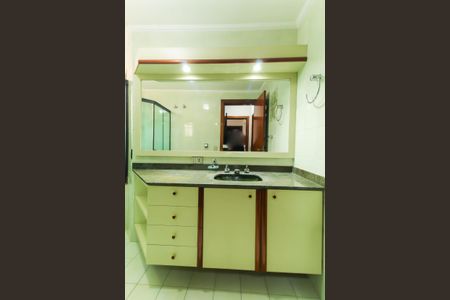 Apartamento à venda com 167m², 4 quartos e 3 vagas Apartamento à venda com 167m², 4 quartos e 3 vagasBanheiro da Suíte 2