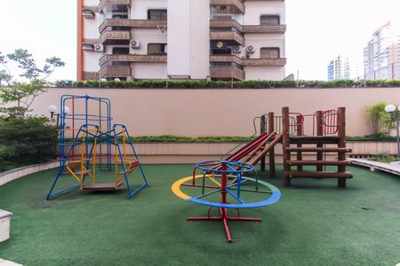 Apartamento à venda com 167m², 4 quartos e 3 vagas Apartamento à venda com 167m², 4 quartos e 3 vagasÁrea comum - Playground