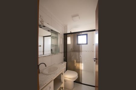 Apartamento à venda com 220m², 3 quartos e 4 vagas Apartamento à venda com 220m², 3 quartos e 4 vagasBanheiro 2