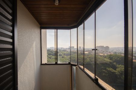 Apartamento à venda com 220m², 3 quartos e 4 vagas Apartamento à venda com 220m², 3 quartos e 4 vagasVaranda Quarto 1