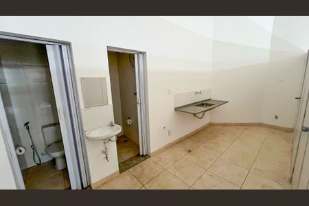 Casa à venda com 350m², 4 quartos e 5 vagas Casa à venda com 350m², 4 quartos e 5 vagasBanheiro 2