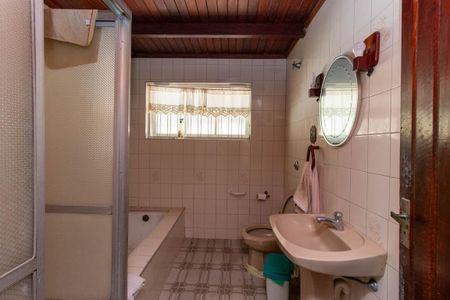 Casa à venda com 130m², 3 quartos e 2 vagasBanheiro