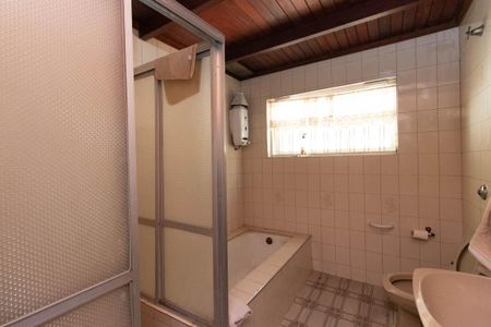 Casa à venda com 130m², 3 quartos e 2 vagasBanheiro