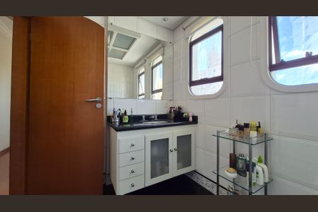 Apartamento à venda com 135m², 3 quartos e 3 vagasBanheiro da Suíte