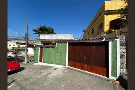 Casa à venda com 350m², 4 quartos e 4 vagasFachada