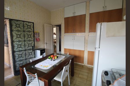 Casa à venda com 350m², 4 quartos e 4 vagasCozinha