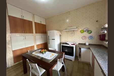 Casa à venda com 350m², 4 quartos e 4 vagasCozinha