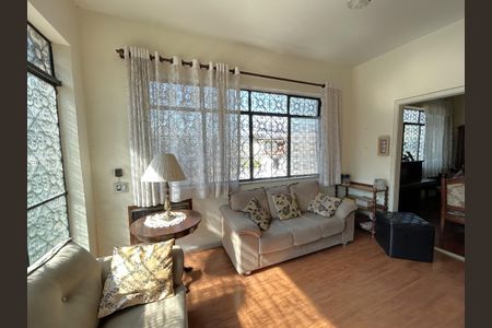 Casa à venda com 350m², 4 quartos e 4 vagasSala