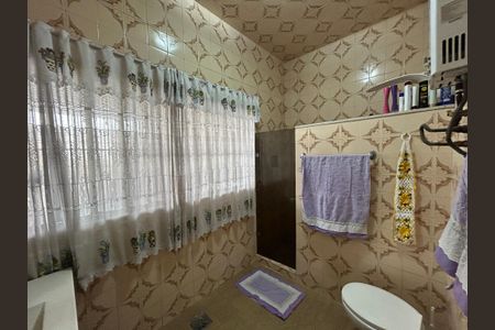 Casa à venda com 350m², 4 quartos e 4 vagasBanheiro 1