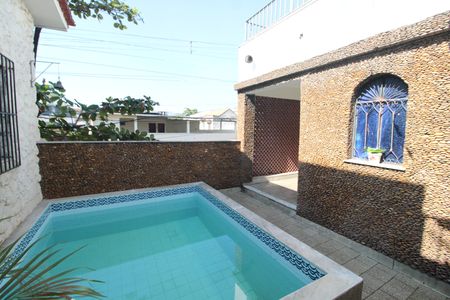 Casa à venda com 350m², 4 quartos e 4 vagasQuintal