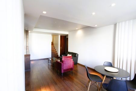 Apartamento para alugar com 300m², 5 quartos e 2 vagasSala