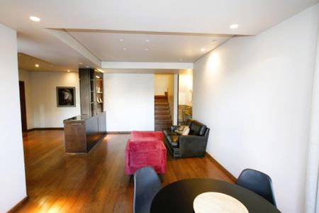 Apartamento para alugar com 300m², 5 quartos e 2 vagasSala