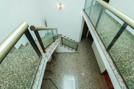 Casa à venda com 800m², 6 quartos e 8 vagasEscada