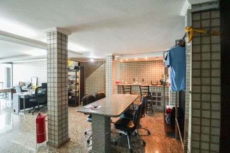 Casa à venda com 800m², 6 quartos e 8 vagasEscritório