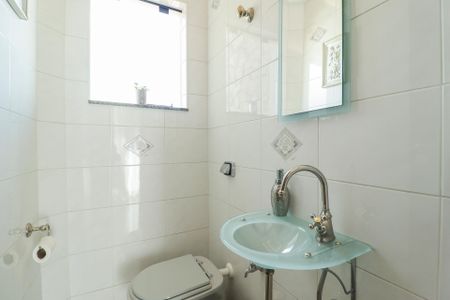 Casa à venda com 800m², 6 quartos e 8 vagasLavabo da Sala de TV