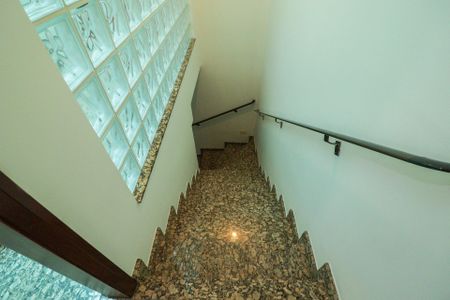 Casa à venda com 800m², 6 quartos e 8 vagasEscada