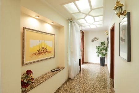 Casa à venda com 800m², 6 quartos e 8 vagasCorredor