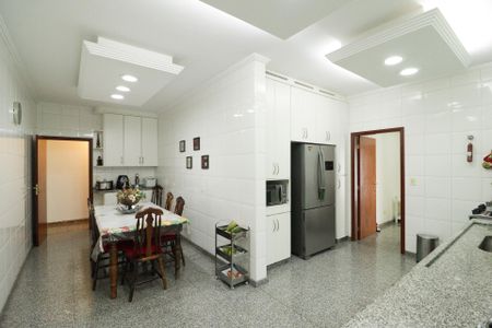 Casa à venda com 800m², 6 quartos e 8 vagasCozinha