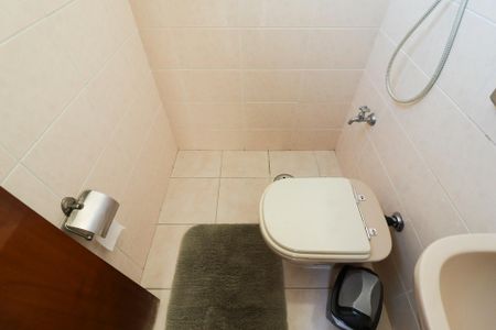 Casa à venda com 800m², 6 quartos e 8 vagasBanheiro de Serviço