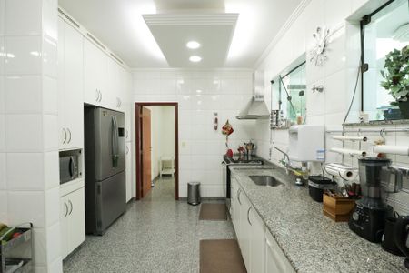 Casa à venda com 800m², 6 quartos e 8 vagasCozinha