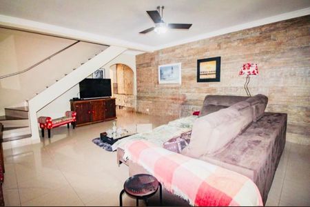 Casa à venda com 230m², 3 quartos e 3 vagasFoto 03