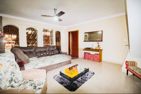 Casa à venda com 230m², 3 quartos e 3 vagasFoto 02