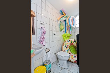 Casa à venda com 434m², 4 quartos e 5 vagasQuintal - banheiro