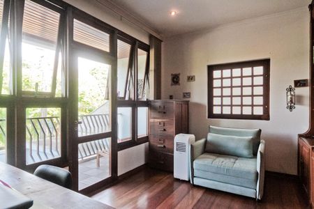 Casa à venda com 434m², 4 quartos e 5 vagasEscritório