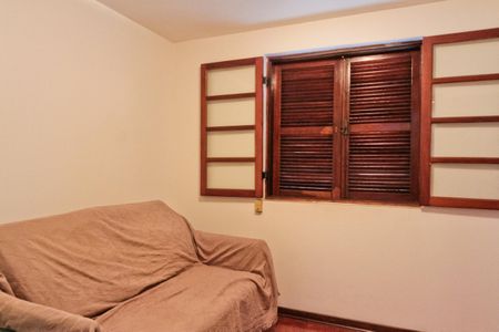 Casa à venda com 434m², 4 quartos e 5 vagasEdicula - quarto