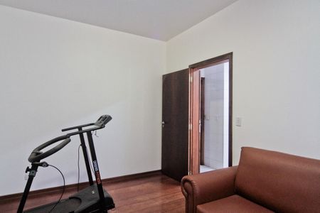 Casa à venda com 434m², 4 quartos e 5 vagasEdicula - quarto 2