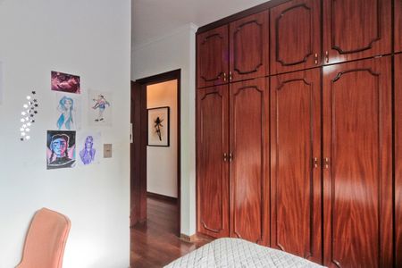 Casa à venda com 434m², 4 quartos e 5 vagasSuíte 2