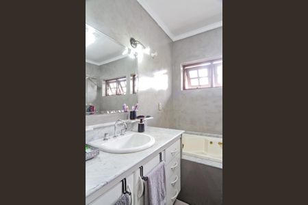 Casa à venda com 434m², 4 quartos e 5 vagasBanheiro da Suíte 1